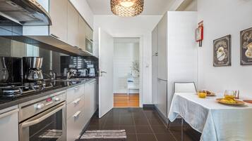 Fridge, microwave, oven, dishwasher