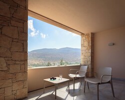 Signature Suite with Golf Course and Mountain View | Balcony view