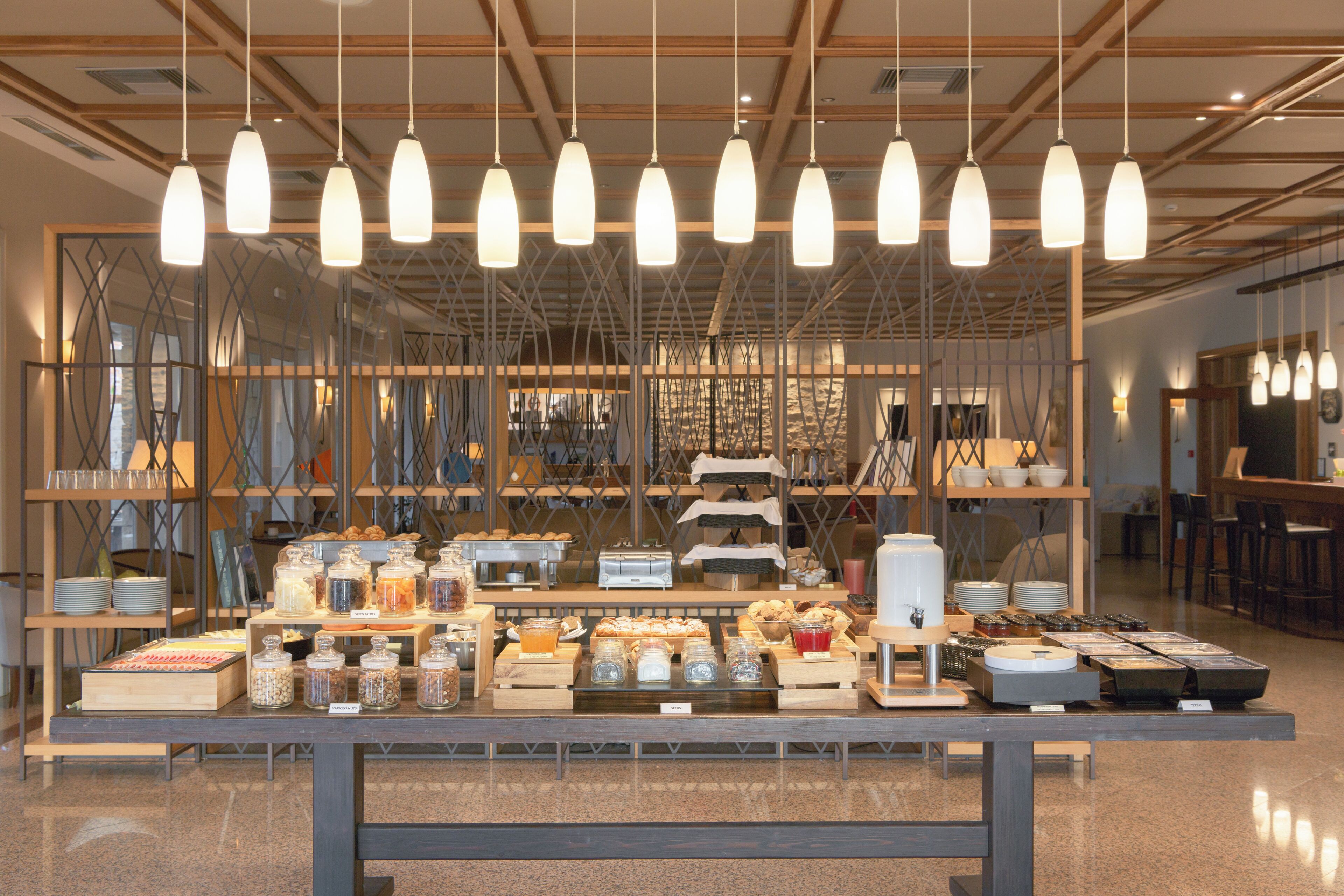Tägliches inbegriffenes kontinentales Frühstück