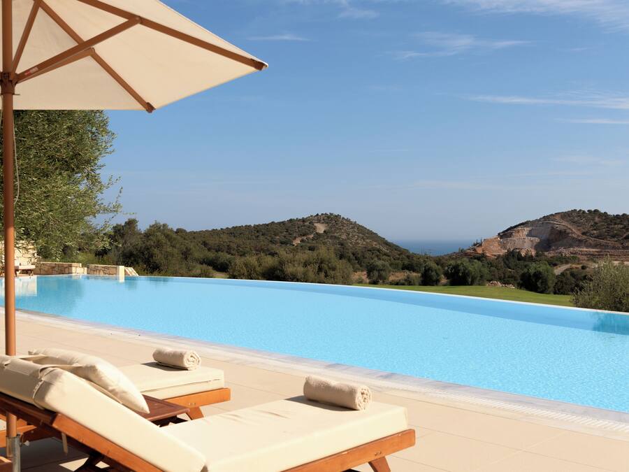 Seasonal outdoor pool, an infinity pool, sun loungers