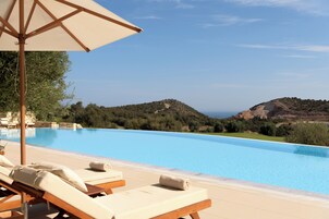 Seasonal outdoor pool, an infinity pool, sun loungers