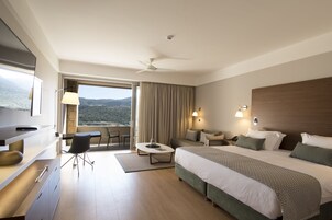 Junior Suite with Golf Course and Mountain View