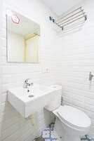 Egyágyas szoba | Fürdőszoba | Zuhanyzó, ingyenes piperecikkek és törölközők