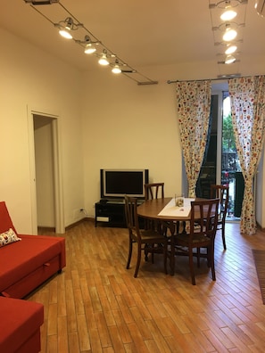 Interior - Home Toledo 355 in the city center. (Napoli)