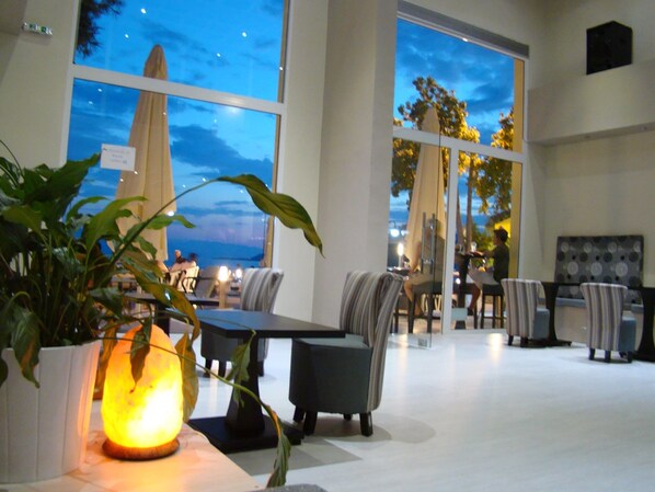 Lobby sitting area - Maravellia Art Hotel (Istiaia-Aidipsos)