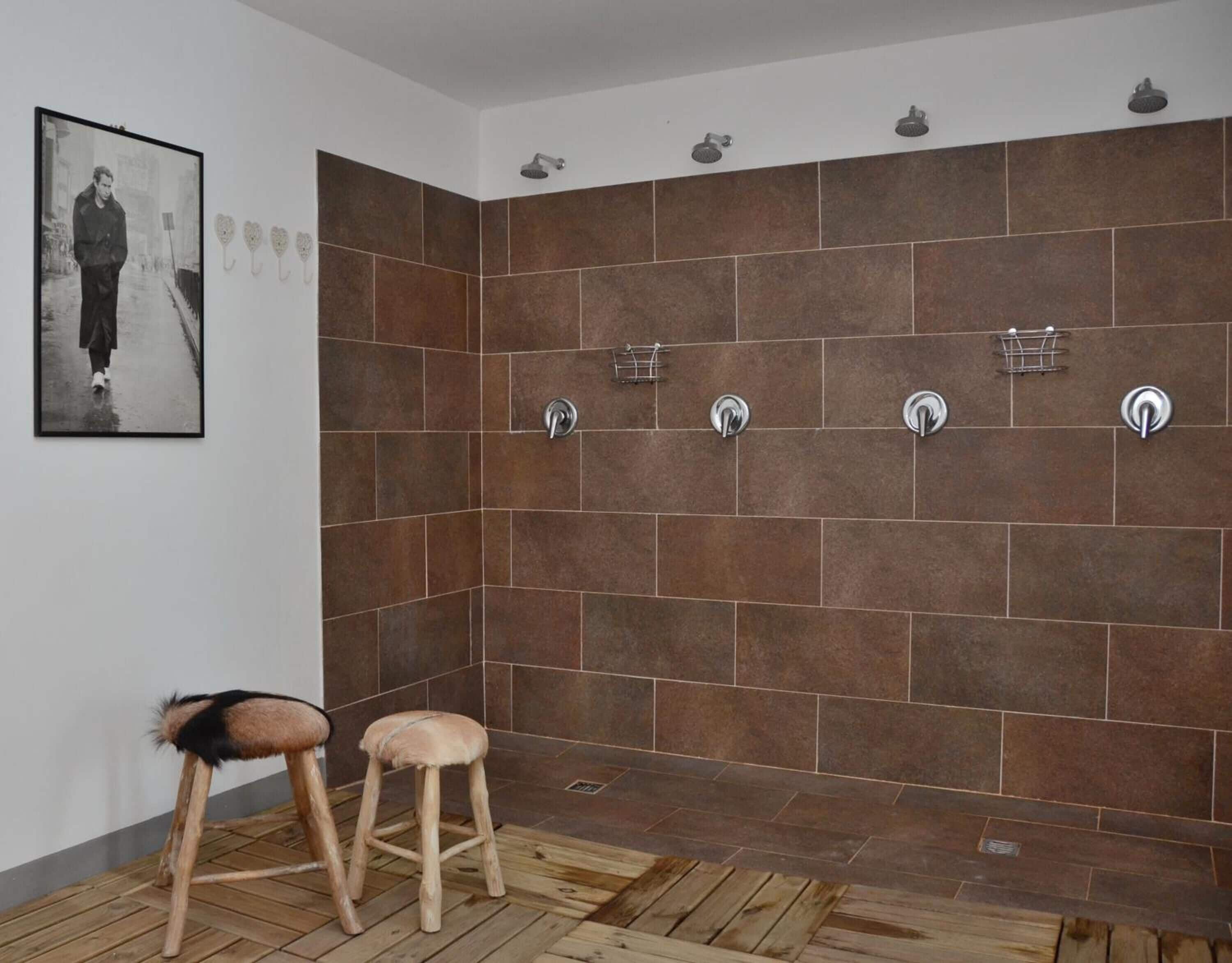 Shower, free toiletries, hair dryer, bidet