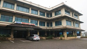 Front of property - Hotel Permata Alam (Cisarua)