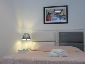 3 bedrooms, iron/ironing board, Internet, bed sheets - Apartment near the beach, Terrasa, Wifi (Malgrat de Mar)