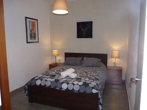 3 bedrooms, iron/ironing board, Internet, bed sheets