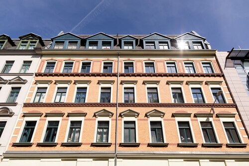 L.E. Home: Ruhige 2-Zi.-Whg. m. Balkon + Parkplatz. Toplage!