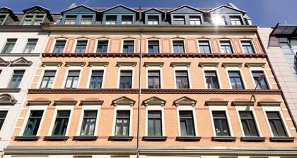 L.E. Home: Ruhige 2-Zi.-Whg. m. Balkon + Parkplatz. Toplage!