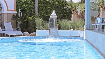 Outdoor pool, pool loungers