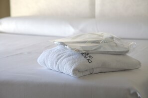 Deluxe Double Room | Premium bedding, minibar, in-room safe, desk - Foglie d'Acqua (Bisceglie)