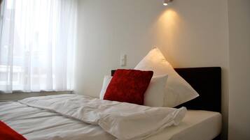 Zimmersafe, Schreibtisch, schallisolierte Zimmer, kostenloses WLAN