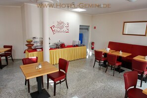 Daily buffet breakfast for a fee - Hotel Gemini (Düsseldorf)