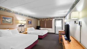 Værelse - 2 queensize-senge - handicapvenligt - ikke-ryger | Skrivebord, arbejdsområde til bærbare computere, mørklægningsgardiner