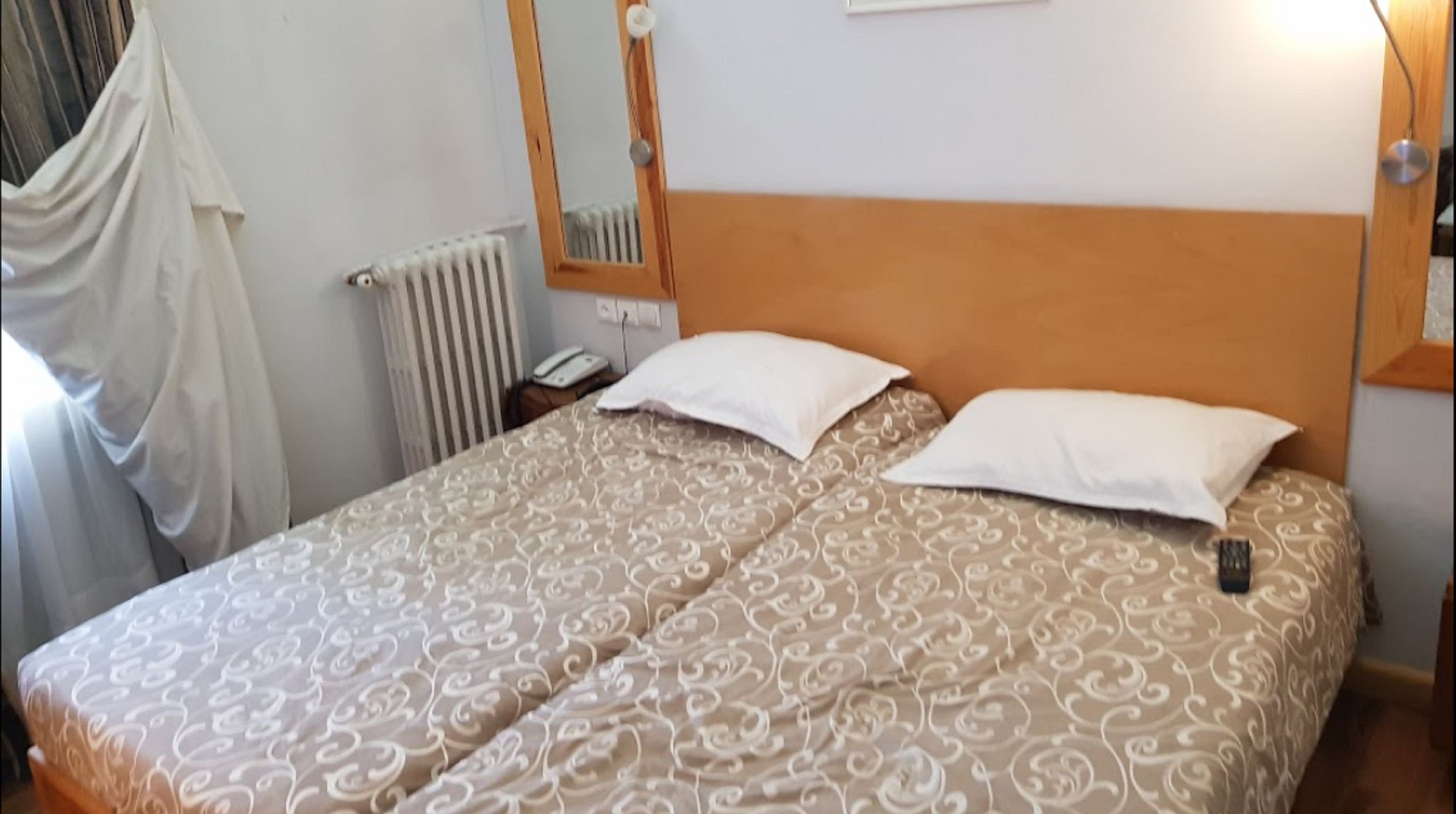 standard twin room | desk, free wifi, bed sheets