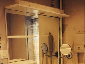 Desk, free WiFi, bed sheets - Hotel Des Princes (Constantine)