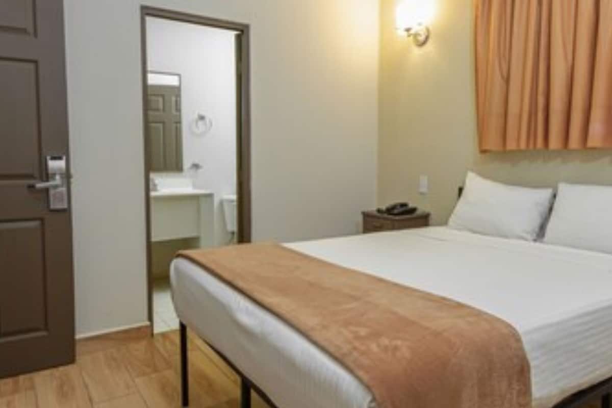 Standaard kamer, 1 tweepersoonsbed | Een bureau, gratis wifi, beddengoed