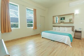 Junior Suite, 1 King Bed - Hotel Plaza del Arco Express (Monterrey)
