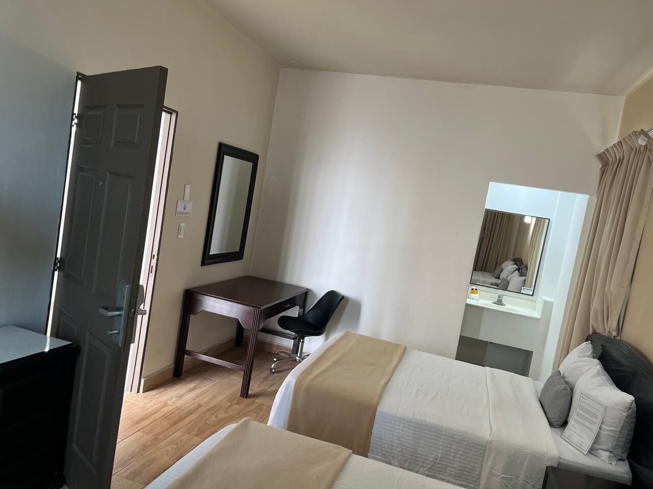 Deluxe Double Room | Desk, free WiFi, bed sheets