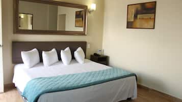 Escritorio, wifi gratis, ropa de cama
