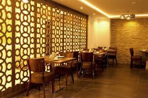 Breakfast, lunch, dinner served; local and international cuisine 