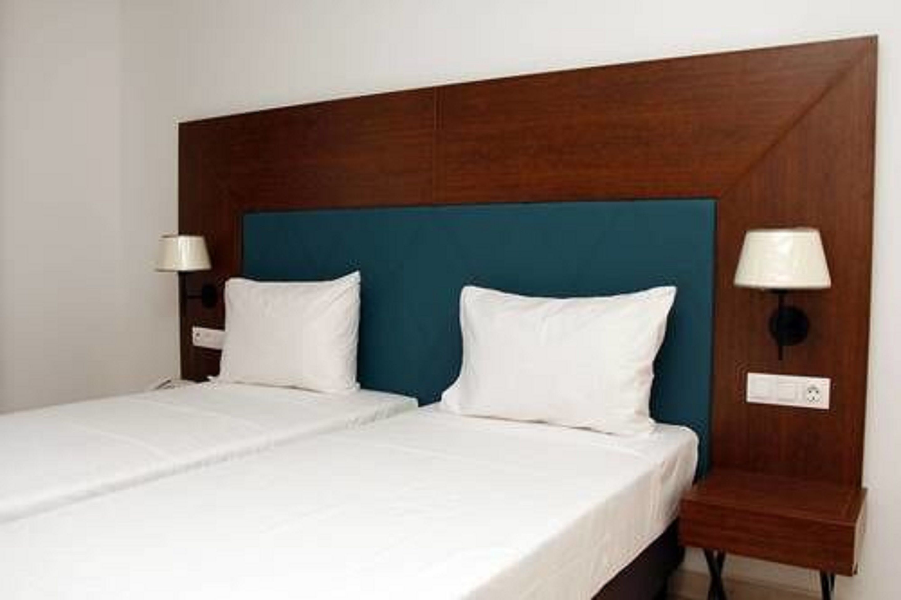 double room | minibar, in-room safe, individually decorated, individually furnished
