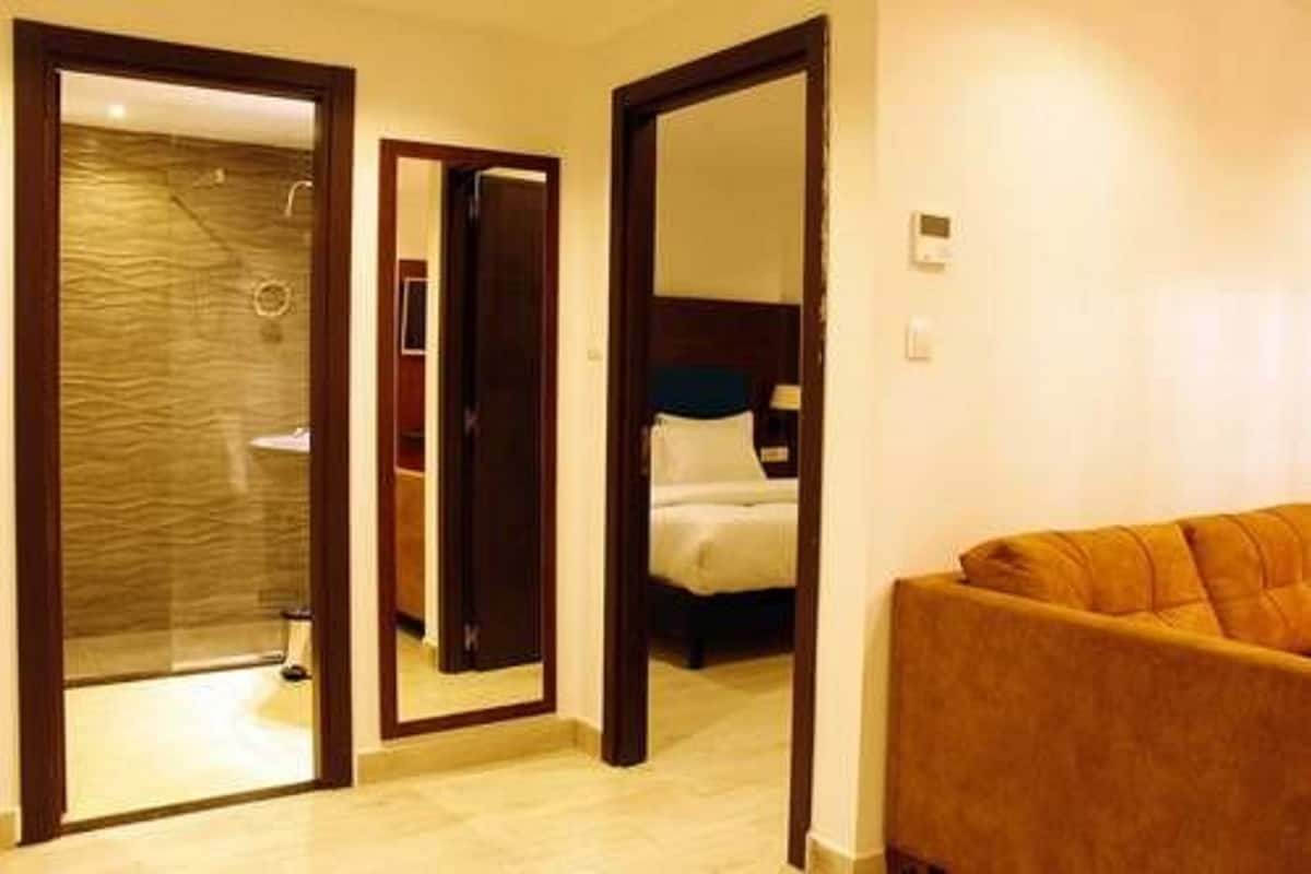 Suite | Living area | Plasma TV