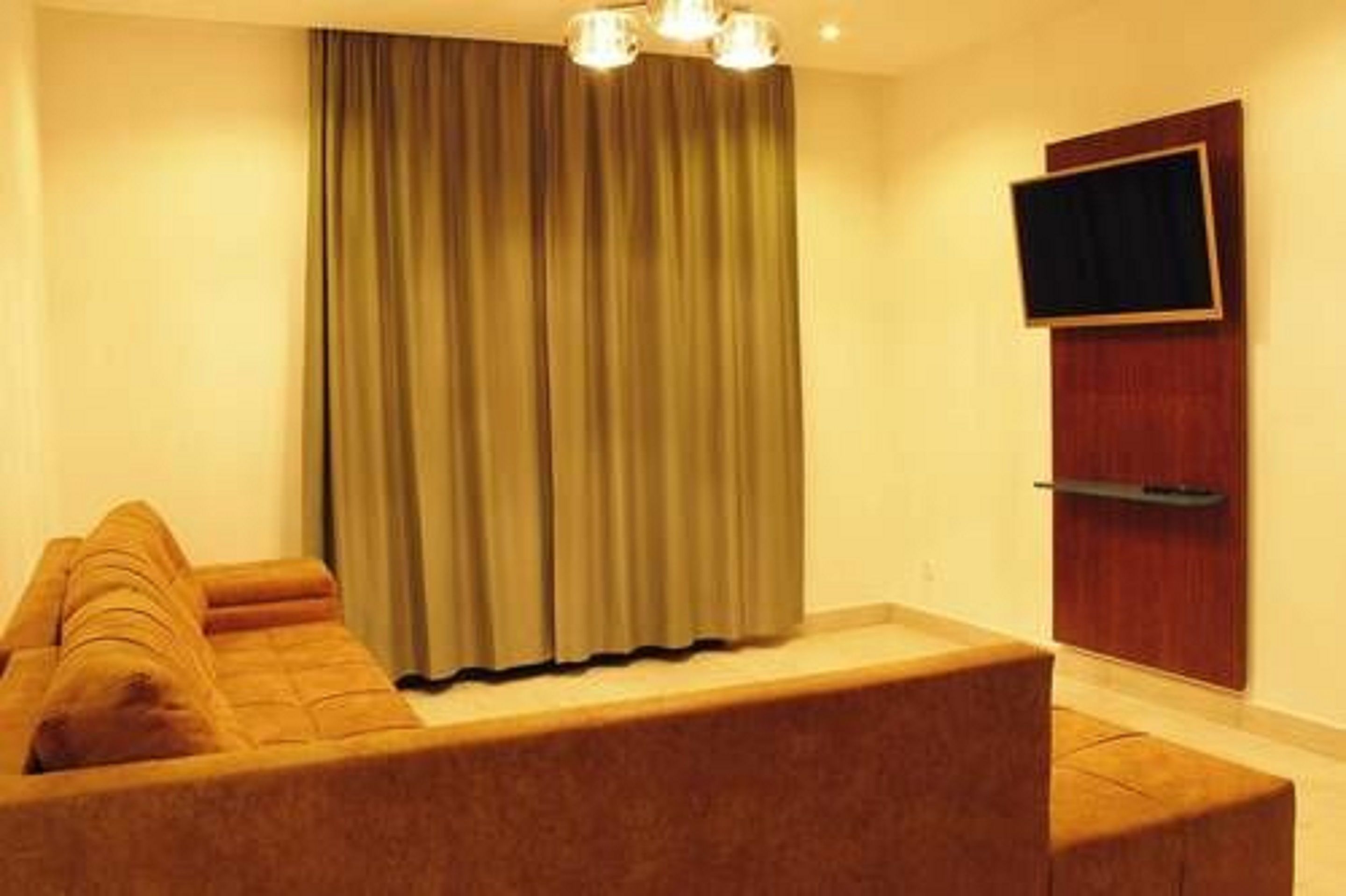 suite | living area | plasma tv