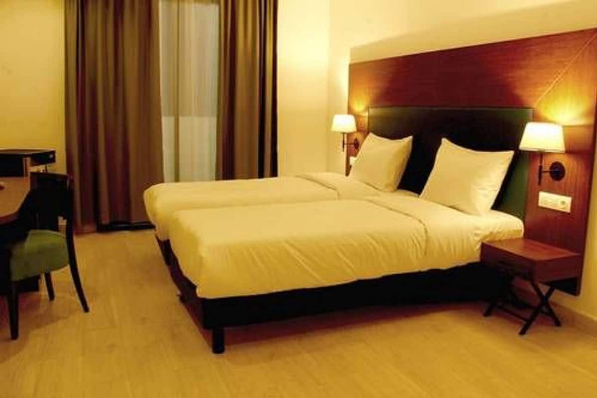 Double Room | Minibar, in-room safe, desk, free cots/infant beds