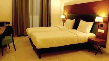Double Room | Minibar, in-room safe, individually decorated, individually furnished