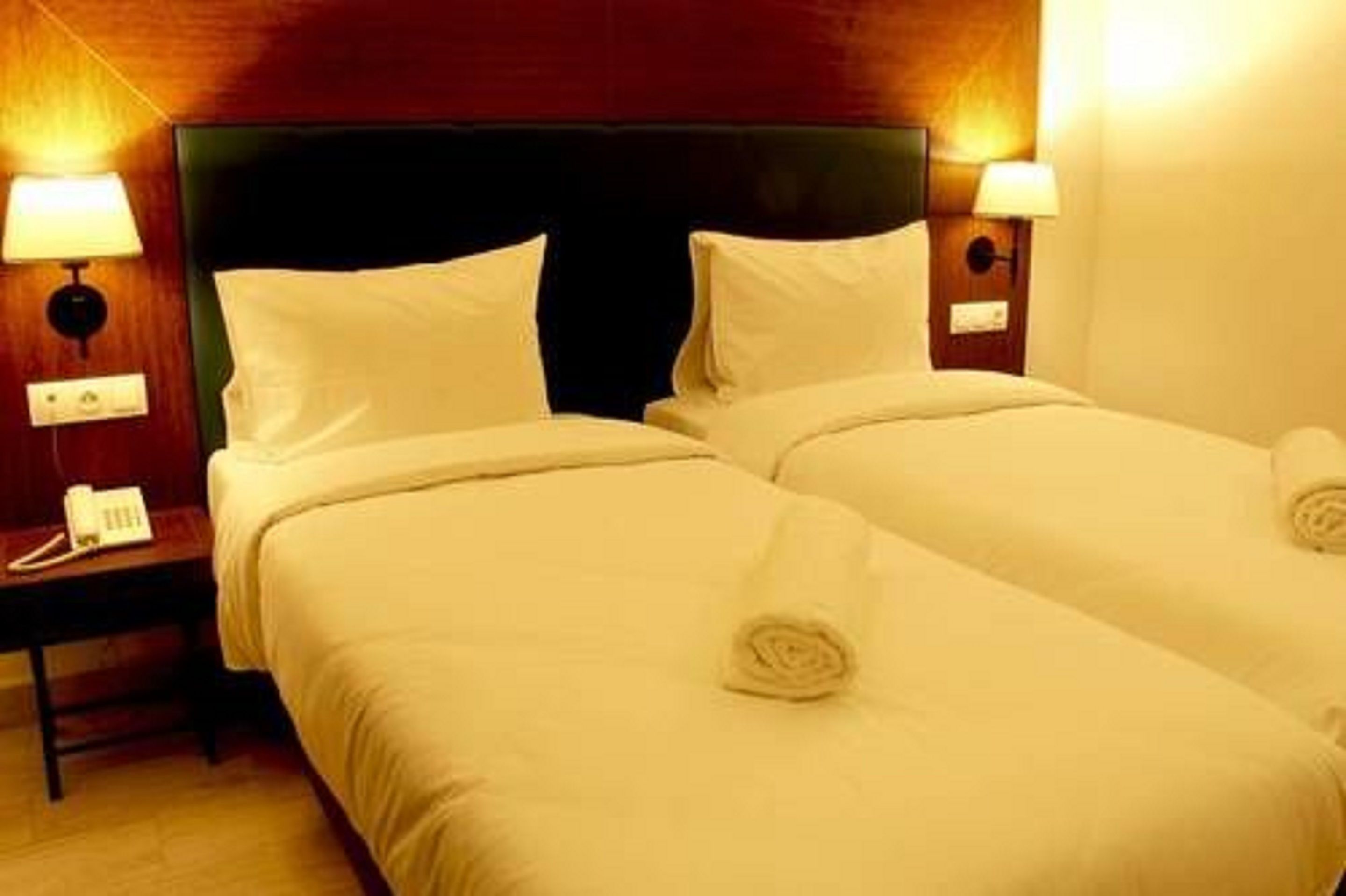 double room | minibar, in-room safe, individually decorated, individually furnished