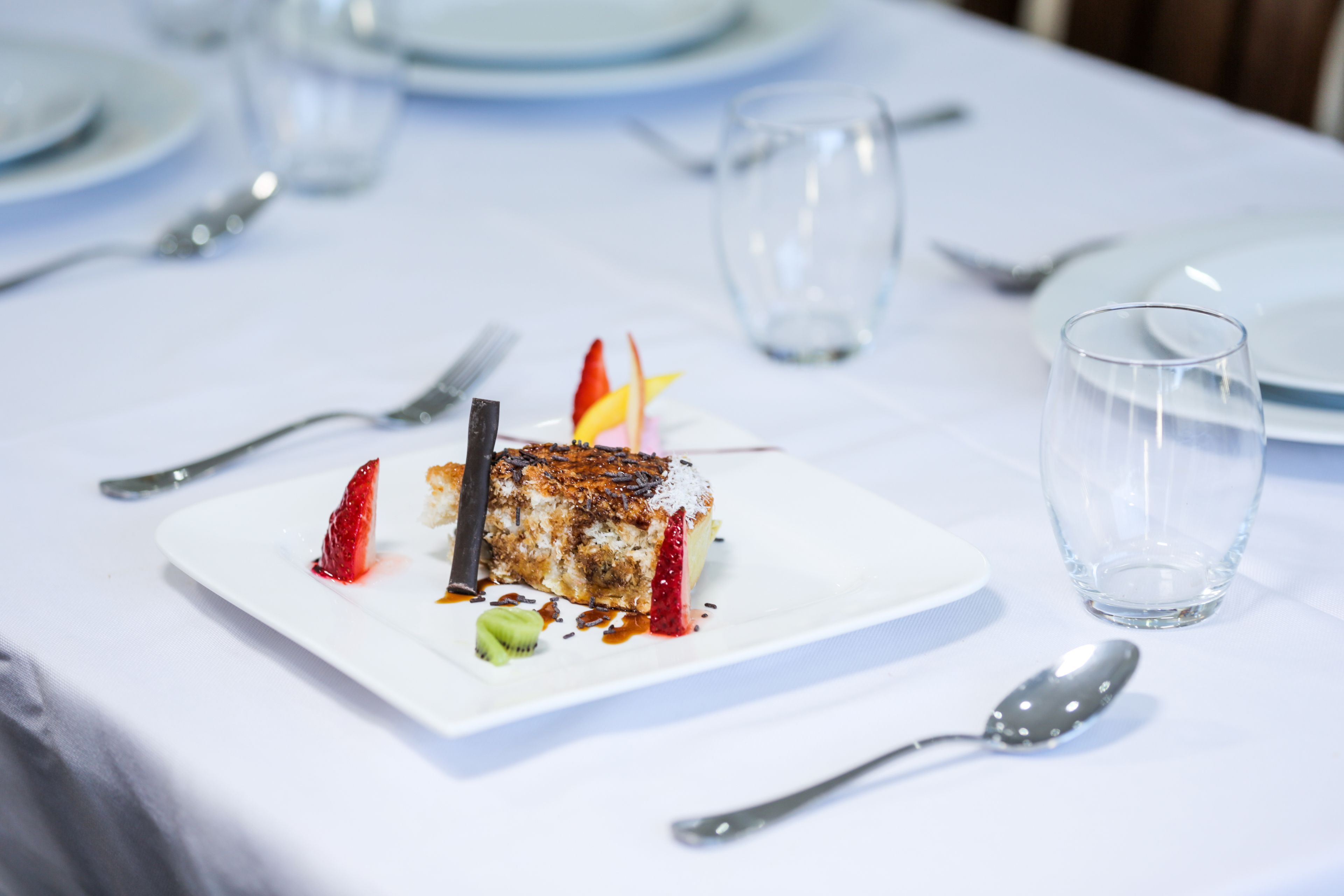 2 restaurants, breakfast, lunch served; local and international cuisine