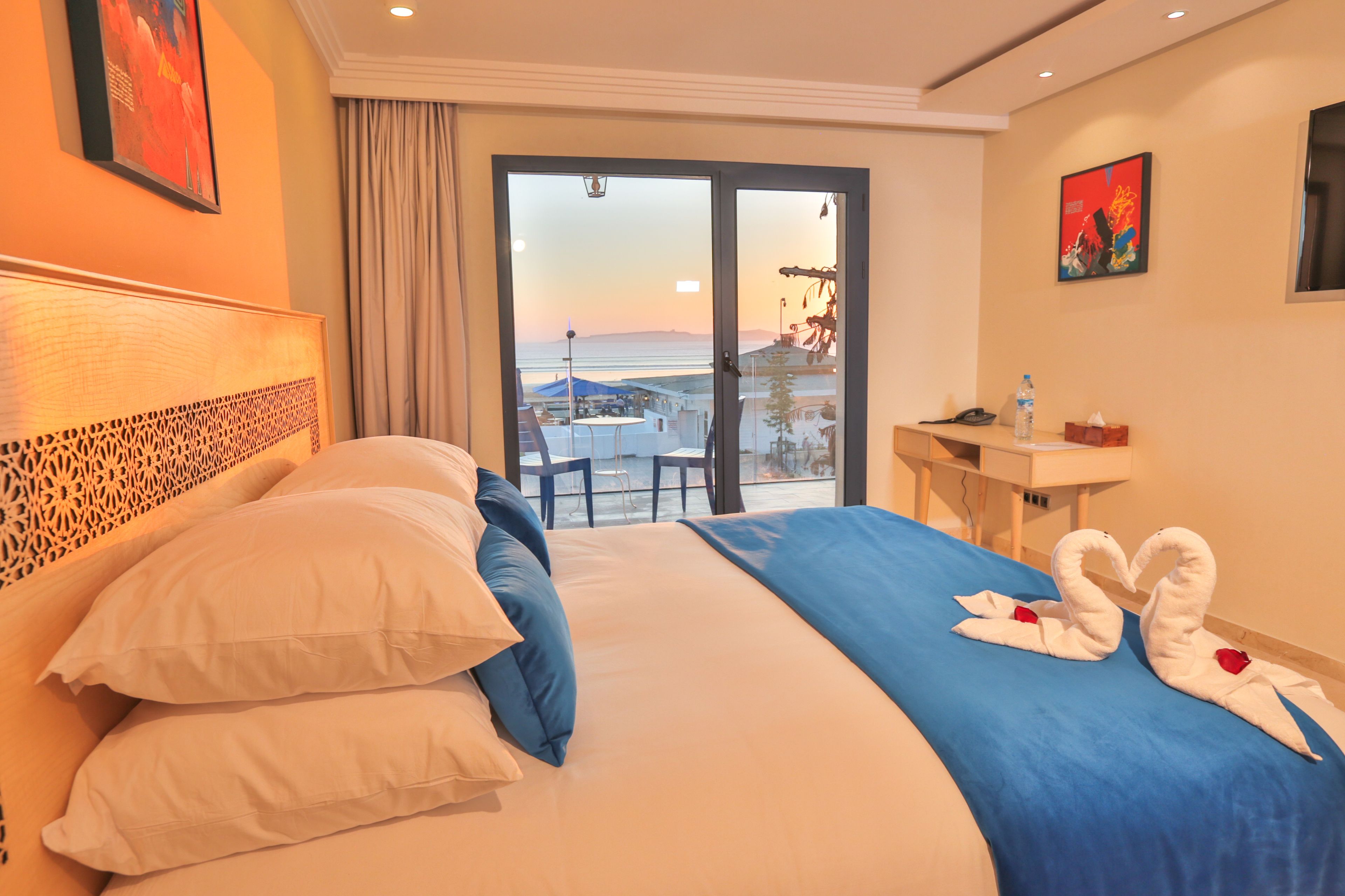 deluxe double room, sea view | premium bedding, minibar, in-room safe, desk