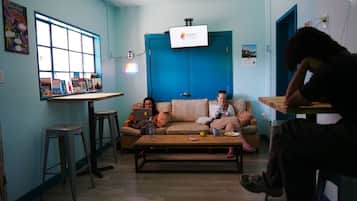 50 inci televisyen skrin rata dengan kabel, TV