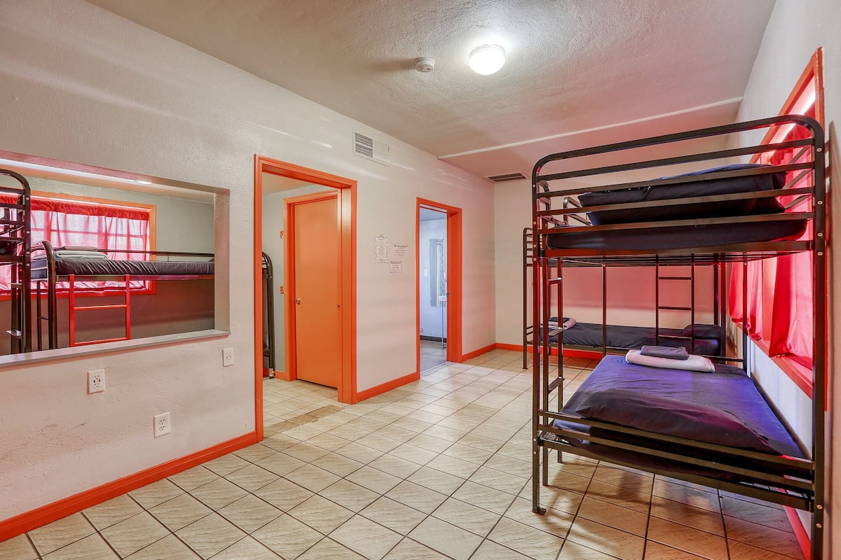In-room safe, soundproofing, iron/ironing board, free WiFi