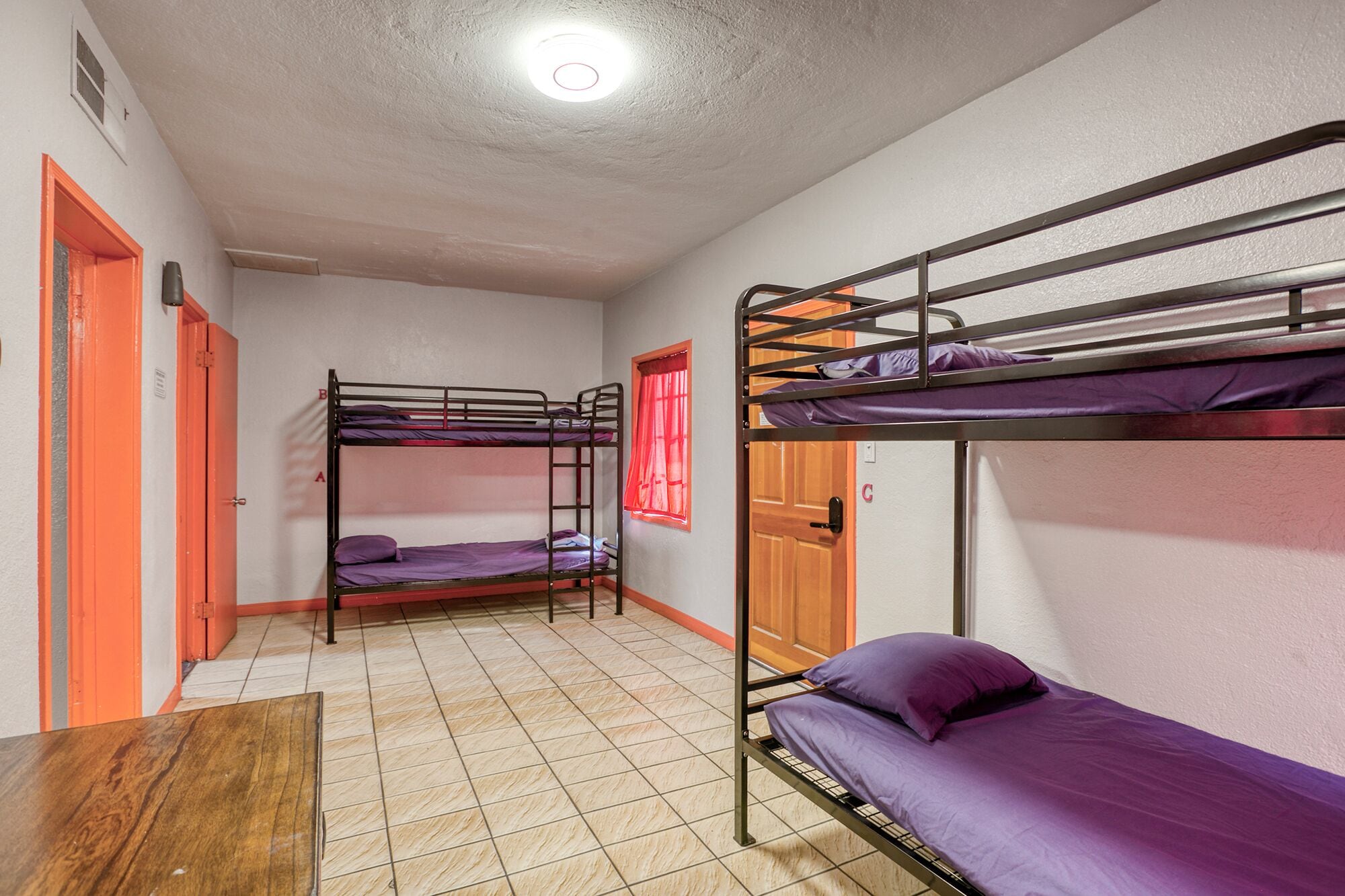 Safe på rommet, lydisolert, strykejern/-brett og wi-fi (inkludert)