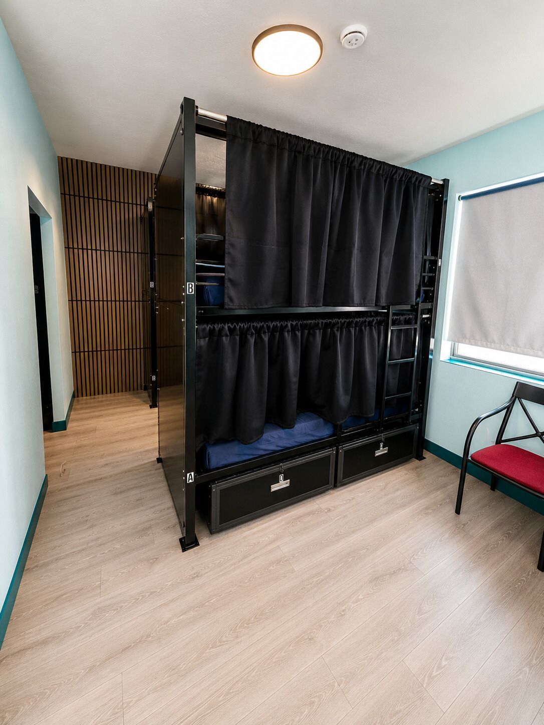 Caja de seguridad en la habitación y sistema de insonorización 