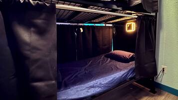 In-room safe, soundproofing, iron/ironing board, free WiFi