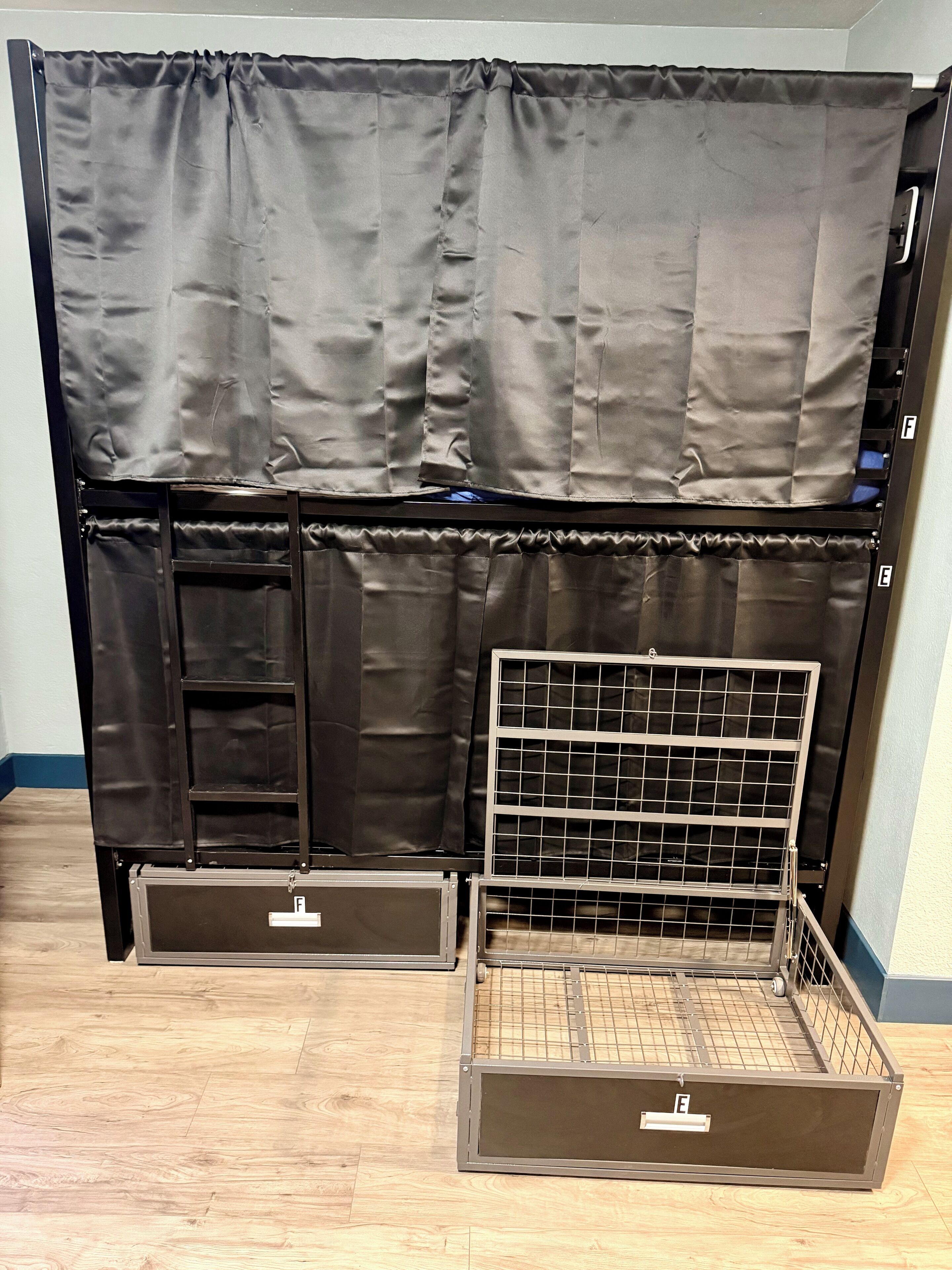 Sovsal - eget badrum (Bed in 8 Bed) | Värdeförvaringsskåp på rummet, ljudisolering och strykjärn/strykbräda