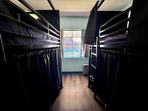 Bed in 8 Bed Mixed Dorm Ensuite | Caja fuerte, sistema de insonorización, tabla de planchar con plancha