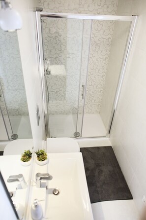 Luxury Apartment, 2 Bedrooms | Bathroom