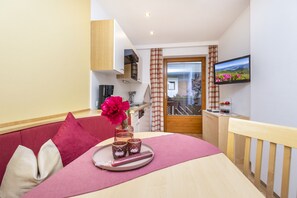 Căn hộ phong cách cổ điển, 2 phòng ngủ | Bếp riêng | Tủ lạnh, lò vi sóng, bếp nấu, máy rửa bát