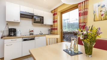 Classic-Apartment, 2 Schlafzimmer | Eigene Küche | Kühlschrank, Mikrowelle, Herdplatte, Geschirrspüler
