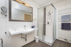 Classic Apartment, 2 Bedrooms | Bathroom - Ferienhaus Eva (Flachau)
