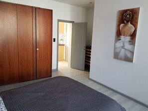 1 slaapkamer, individueel gemeubileerd, een bureau, een laptopwerkplek