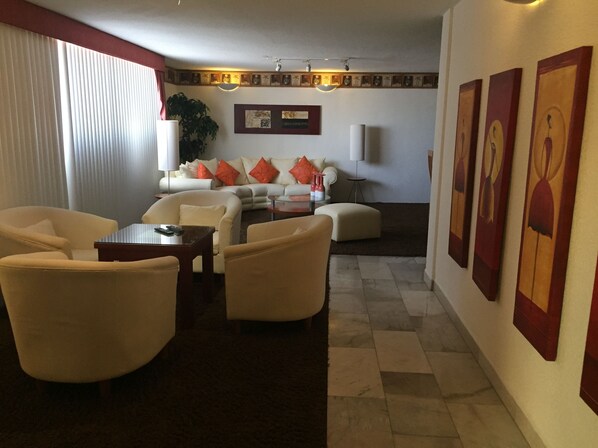 Comfort Apartment, 2 Bedrooms | Living area | Flat-screen TV - Departamento en Centro de Toluca (Toluca)