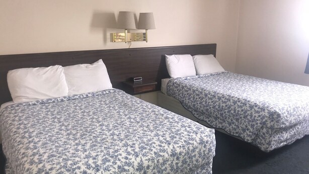 Standard Room, 2 Double Beds | WiFi (free) - Garrison Motel (Garrison)