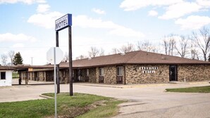 Exterior - Garrison Motel (Garrison)